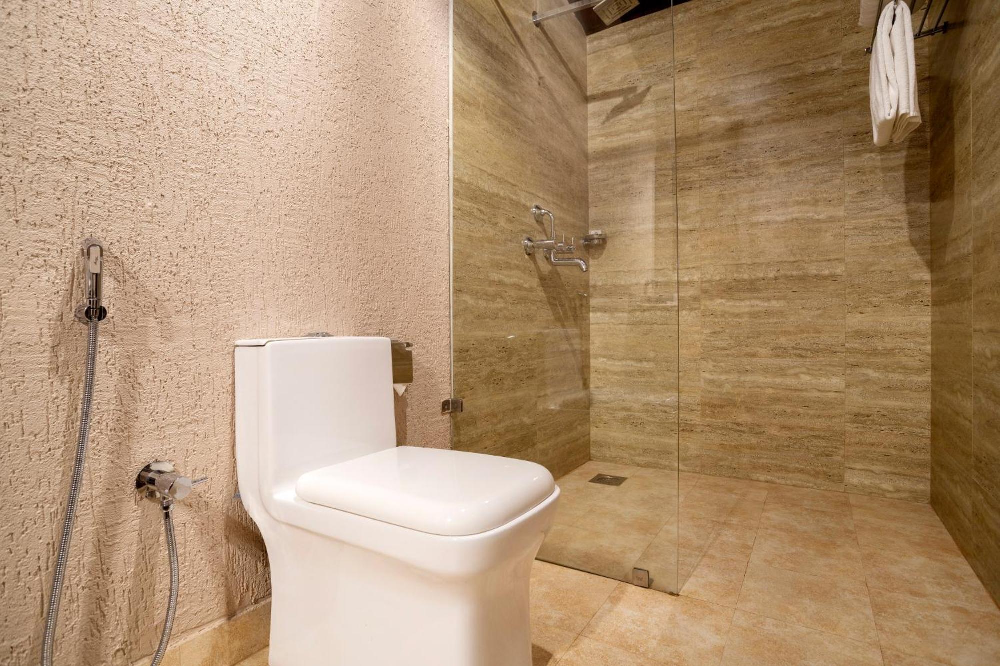 Stone Wood Premier Gokarna Hotel Gokarna  Ngoại thất bức ảnh