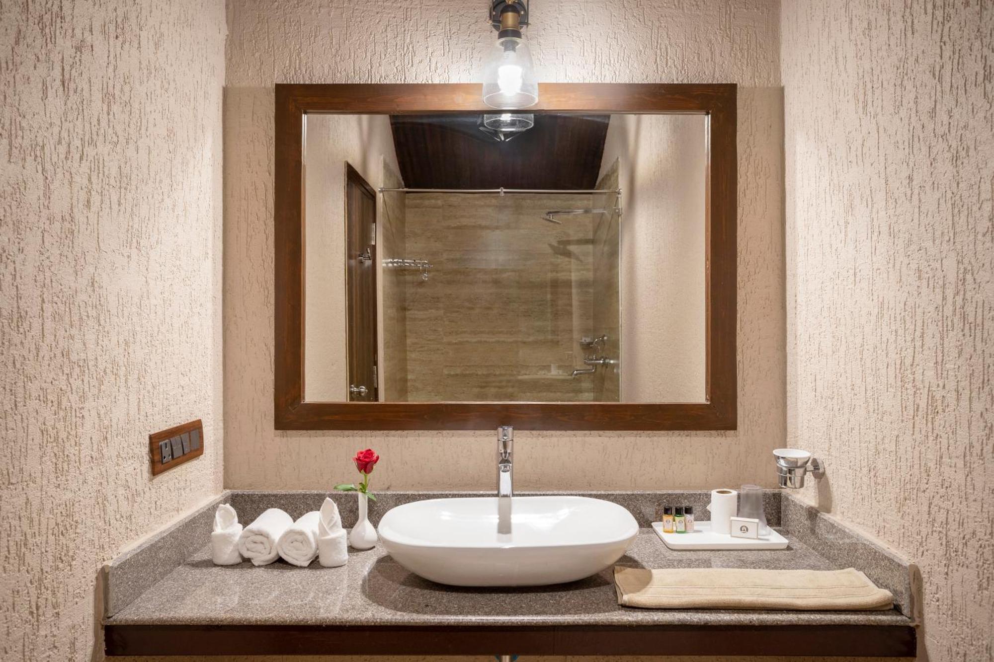 Stone Wood Premier Gokarna Hotel Gokarna  Ngoại thất bức ảnh