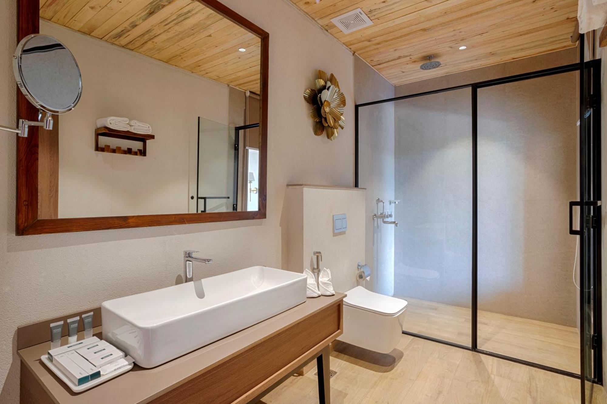 Stone Wood Premier Gokarna Hotel Gokarna  Ngoại thất bức ảnh